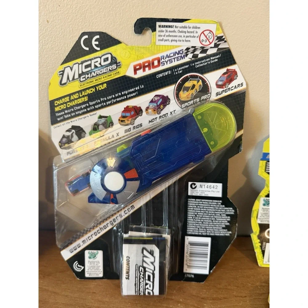 MICRO CHARGERS PRO RACING SYSTEM LAUNCHER PACK with 8 Micro Racing Cars